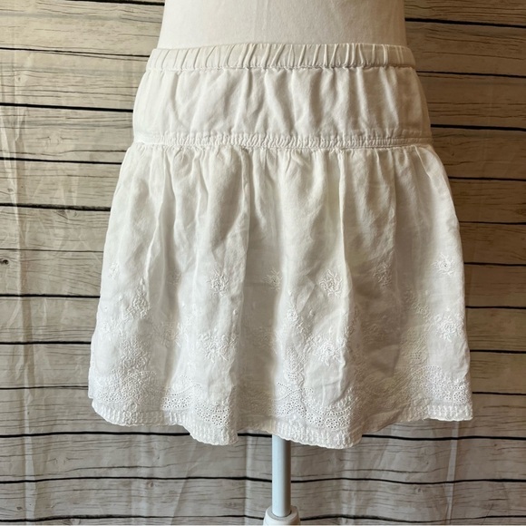 Aeropostale White Embroidered Mini Skirt Size Small - Picture 1 of 5